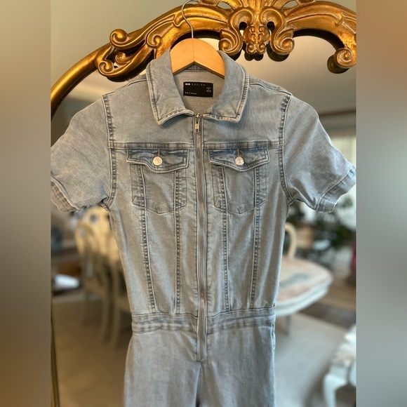 ASOS DESIGN Denim Jumpsuit Light Wash Zip Front Size 2 - Picture 3 of 5
